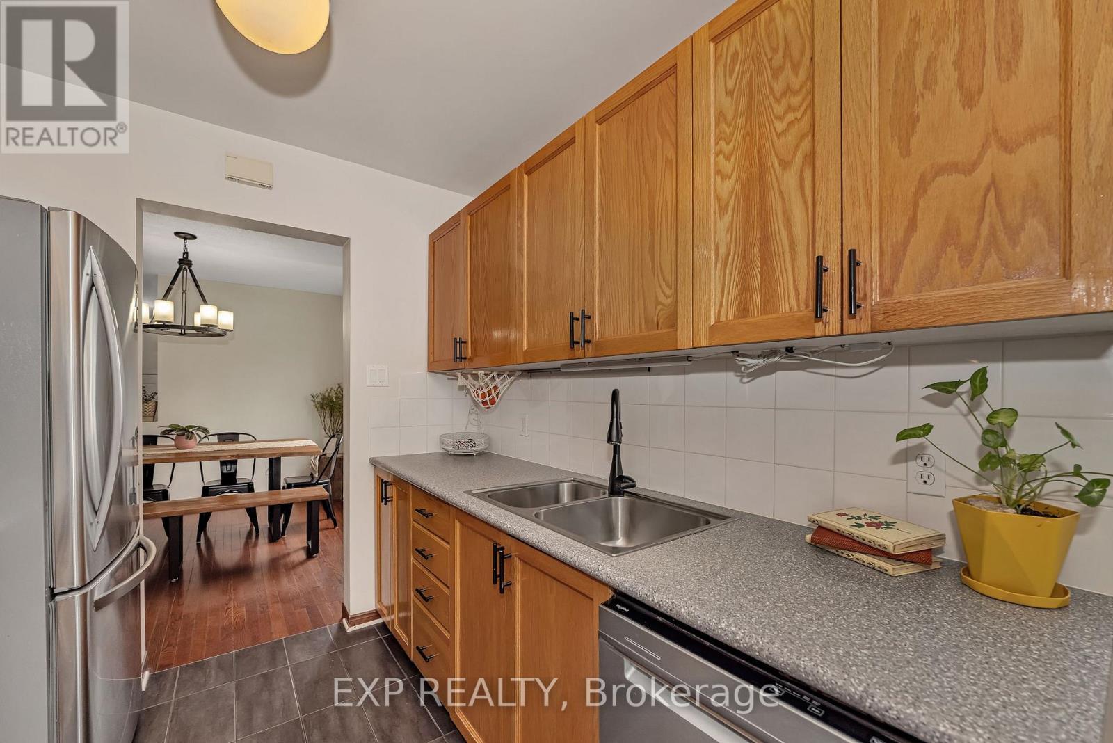 












6174 ARBOURWOOD DRIVE

,
Ottawa,




Ontario
K1C7L5

