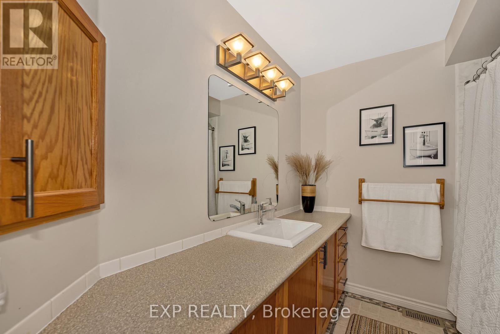 












6174 ARBOURWOOD DRIVE

,
Ottawa,




Ontario
K1C7L5

