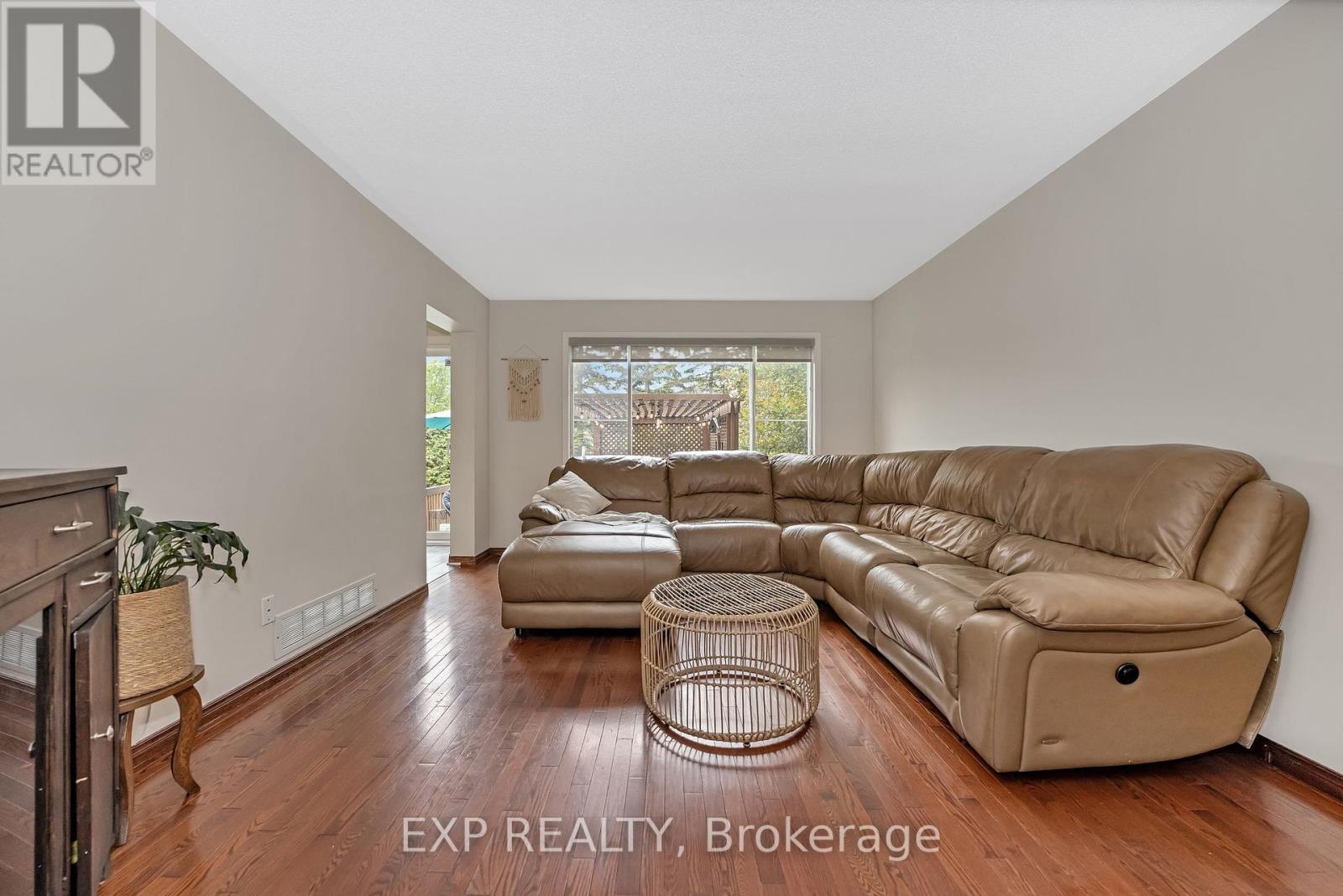 












6174 ARBOURWOOD DRIVE

,
Ottawa,




Ontario
K1C7L5


