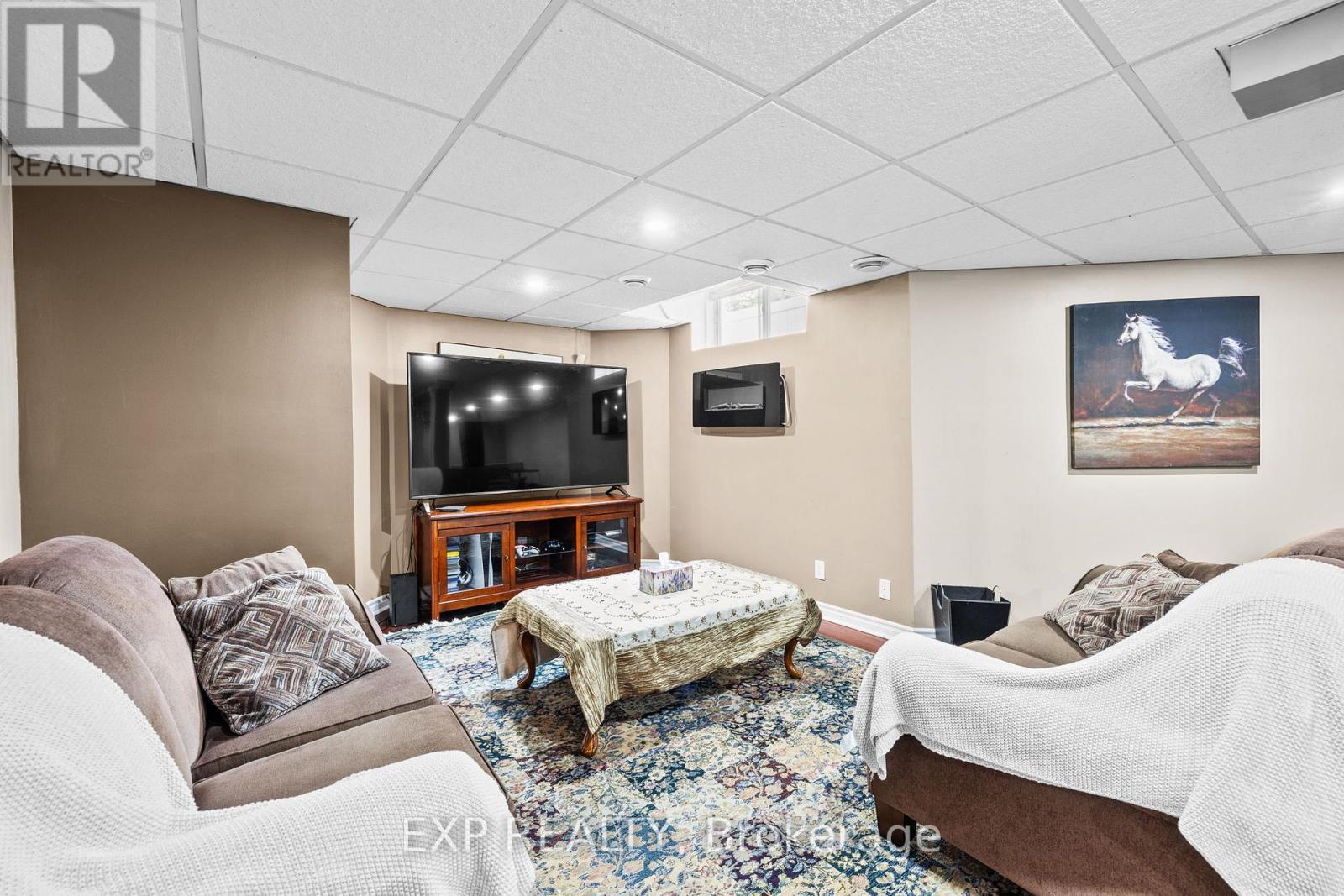 












336 WISTERIA CRESCENT

,
Ottawa,




Ontario
K1V0N5

