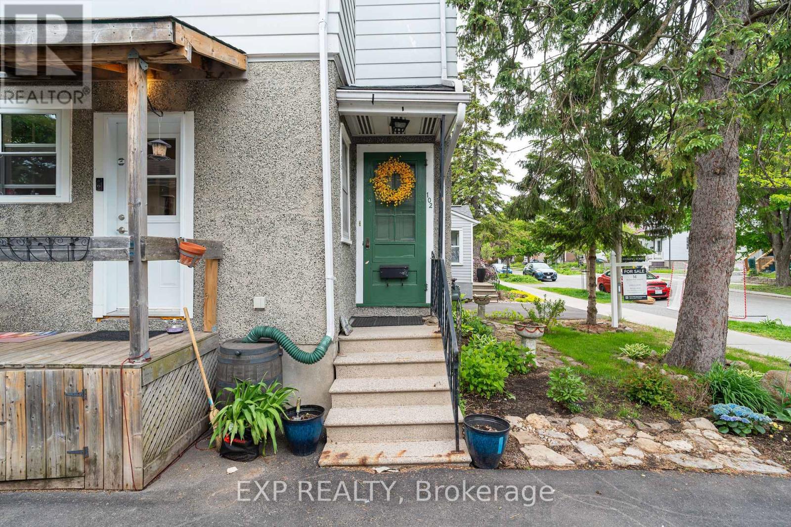 












100 DAGMAR AVENUE

,
Ottawa,




Ontario
K1L5T4

