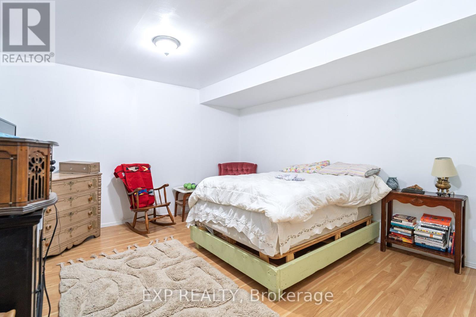 












100 DAGMAR AVENUE

,
Ottawa,




Ontario
K1L5T4

