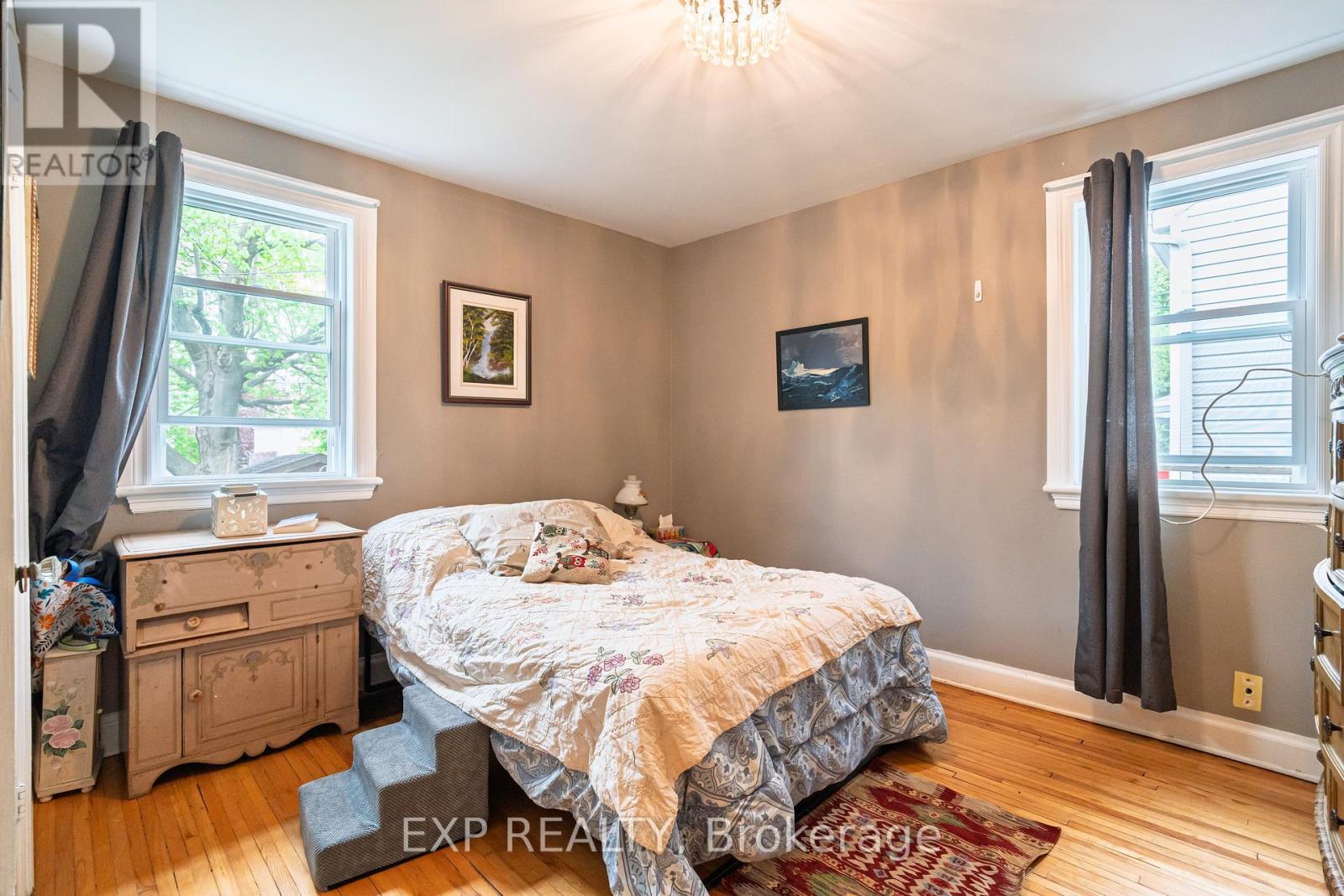 












100 DAGMAR AVENUE

,
Ottawa,




Ontario
K1L5T4

