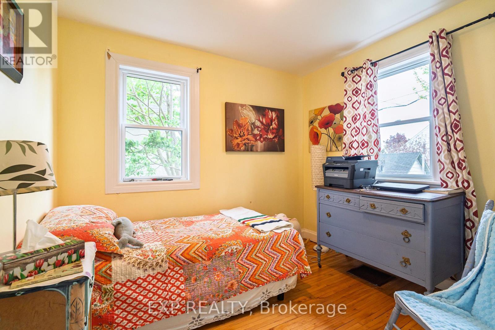 












100 DAGMAR AVENUE

,
Ottawa,




Ontario
K1L5T4

