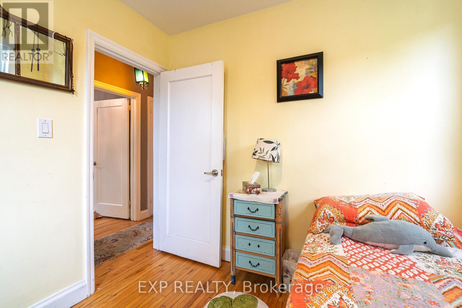 












100 DAGMAR AVENUE

,
Ottawa,




Ontario
K1L5T4

