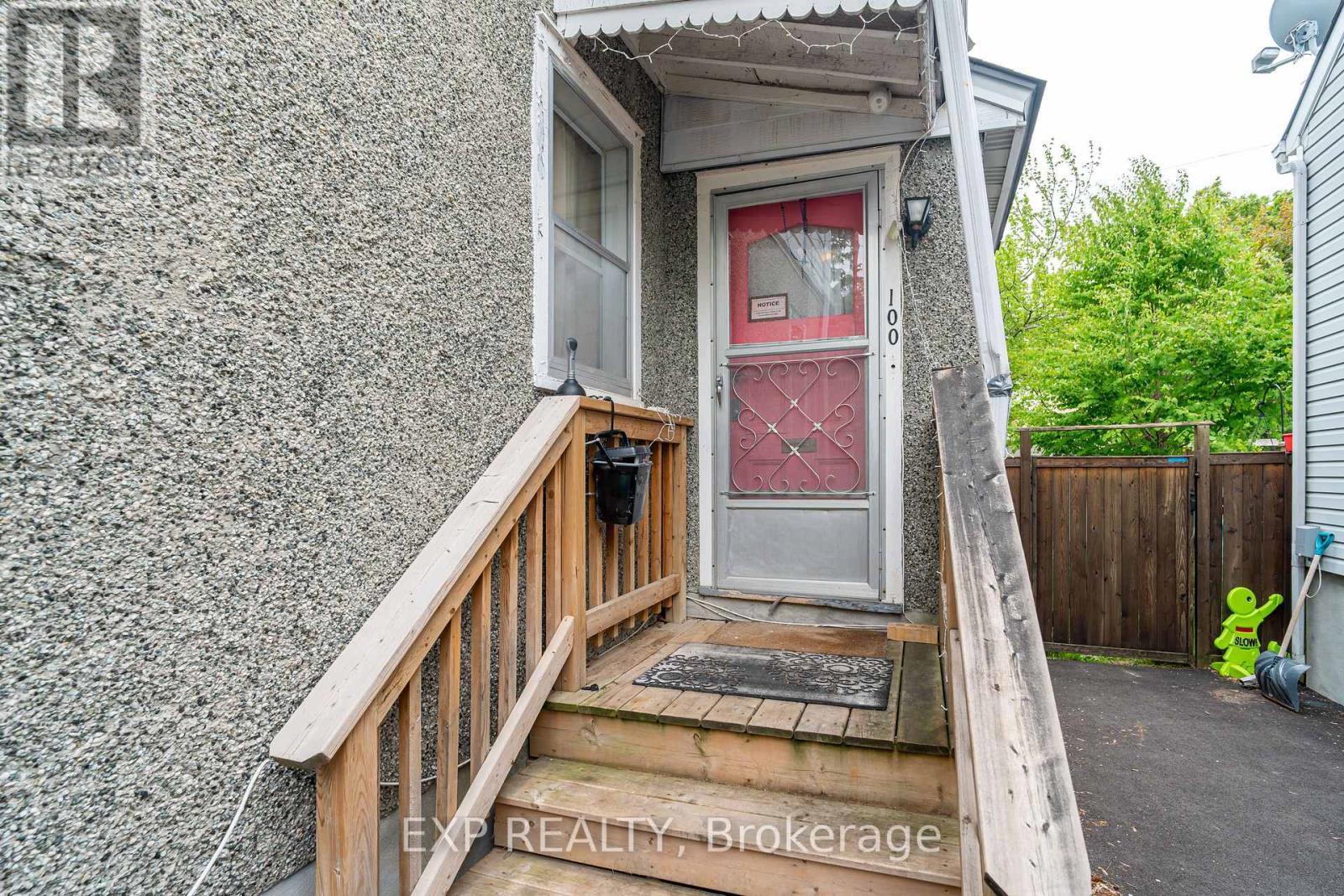 












100 DAGMAR AVENUE

,
Ottawa,




Ontario
K1L5T4

