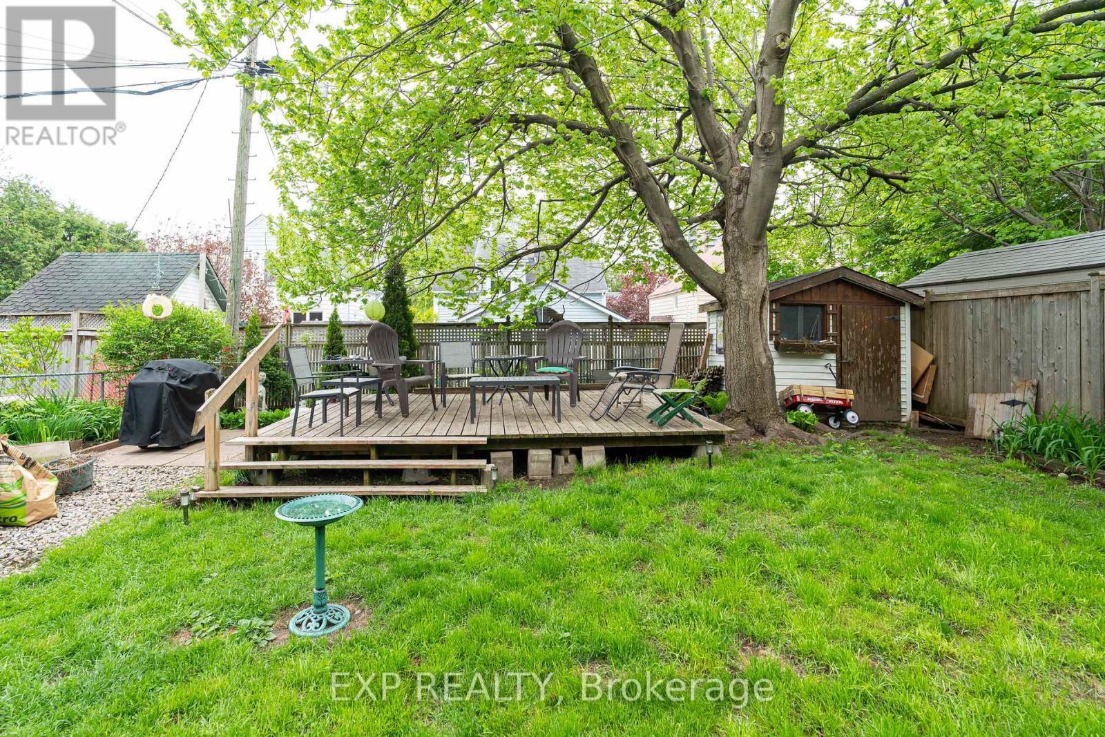 












100 DAGMAR AVENUE

,
Ottawa,




Ontario
K1L5T4

