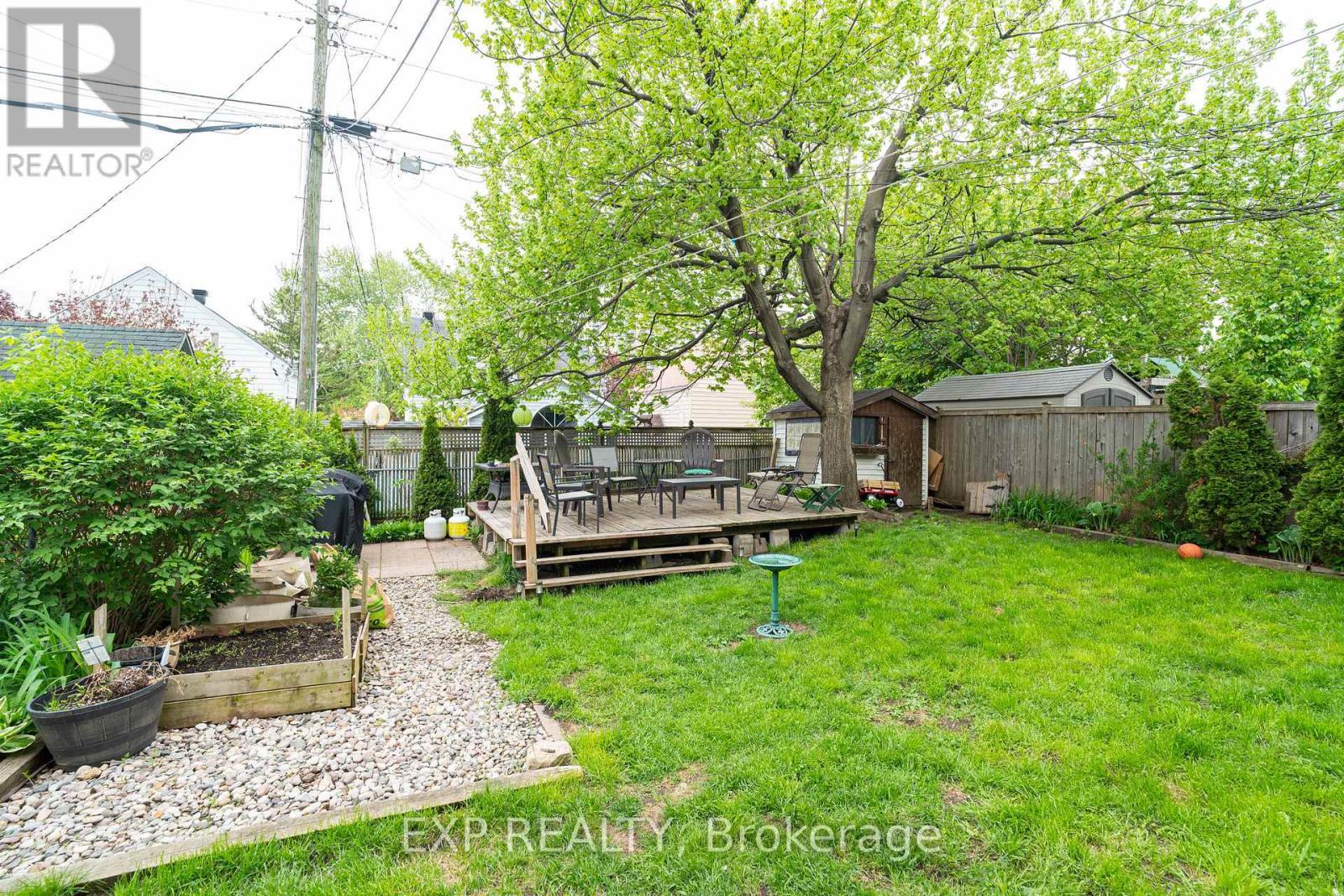 












100 DAGMAR AVENUE

,
Ottawa,




Ontario
K1L5T4

