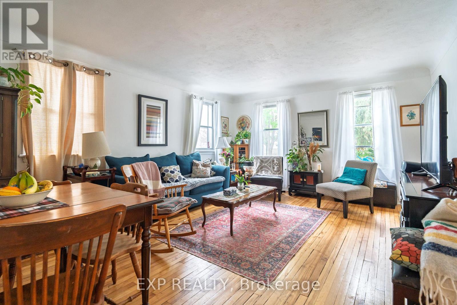 












100 DAGMAR AVENUE

,
Ottawa,




Ontario
K1L5T4

