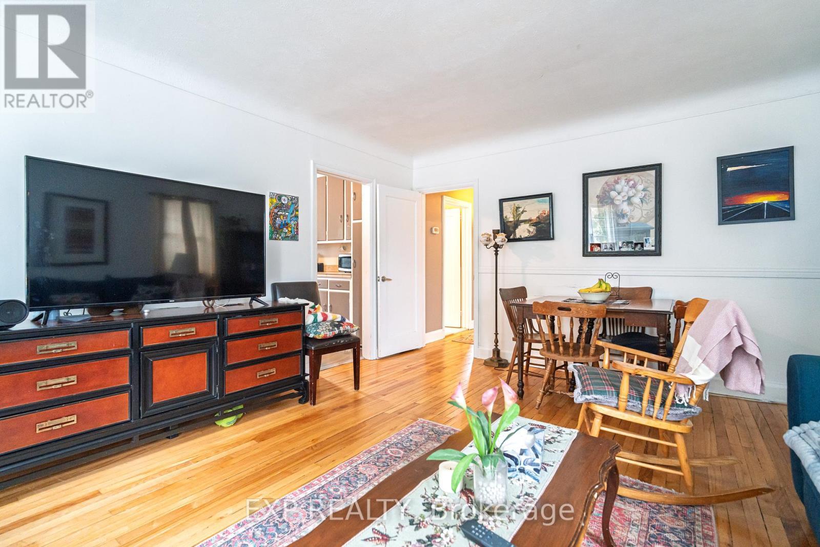 












100 DAGMAR AVENUE

,
Ottawa,




Ontario
K1L5T4

