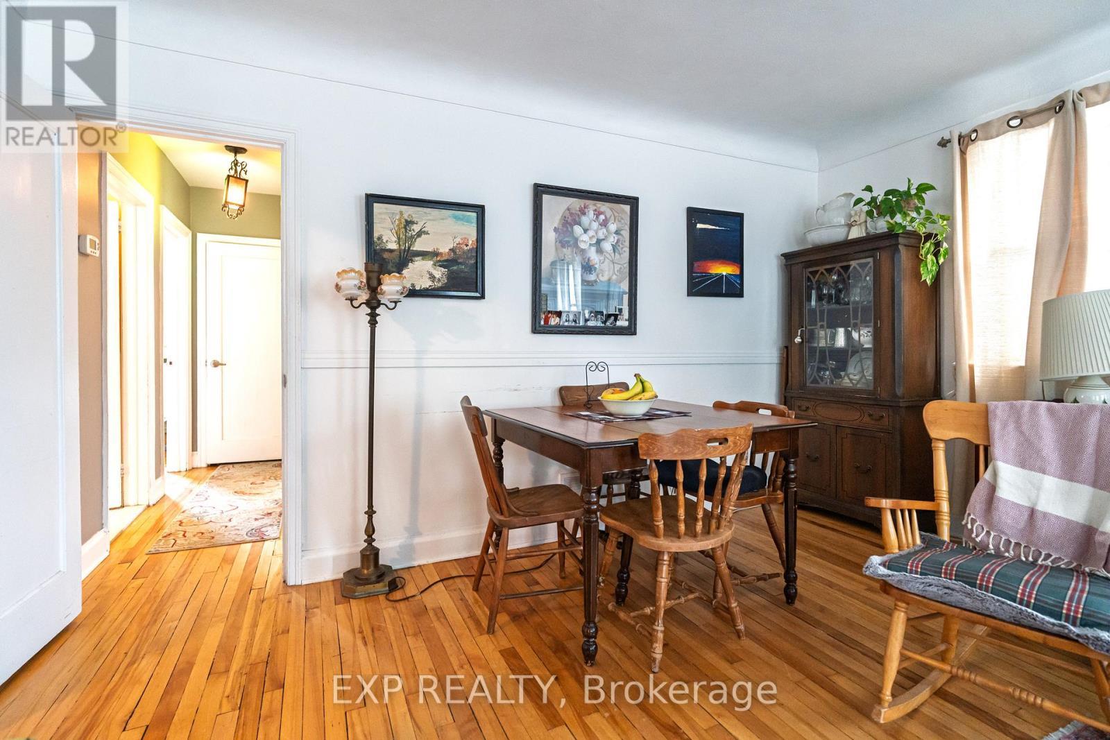 












100 DAGMAR AVENUE

,
Ottawa,




Ontario
K1L5T4

