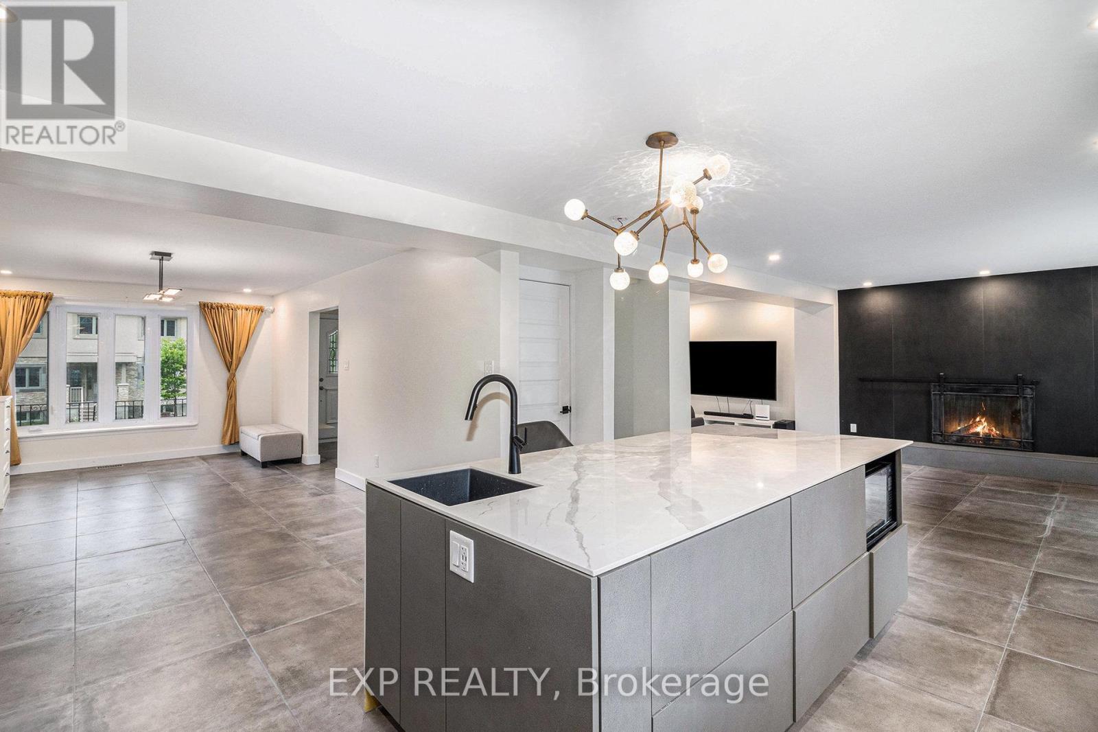 












2195 NIAGARA DRIVE

,
Ottawa,




Ontario
K1H6H5

