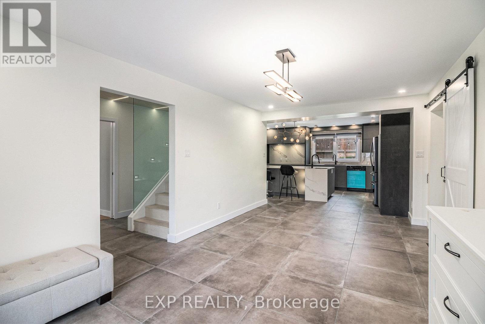 












2195 NIAGARA DRIVE

,
Ottawa,




Ontario
K1H6H5

