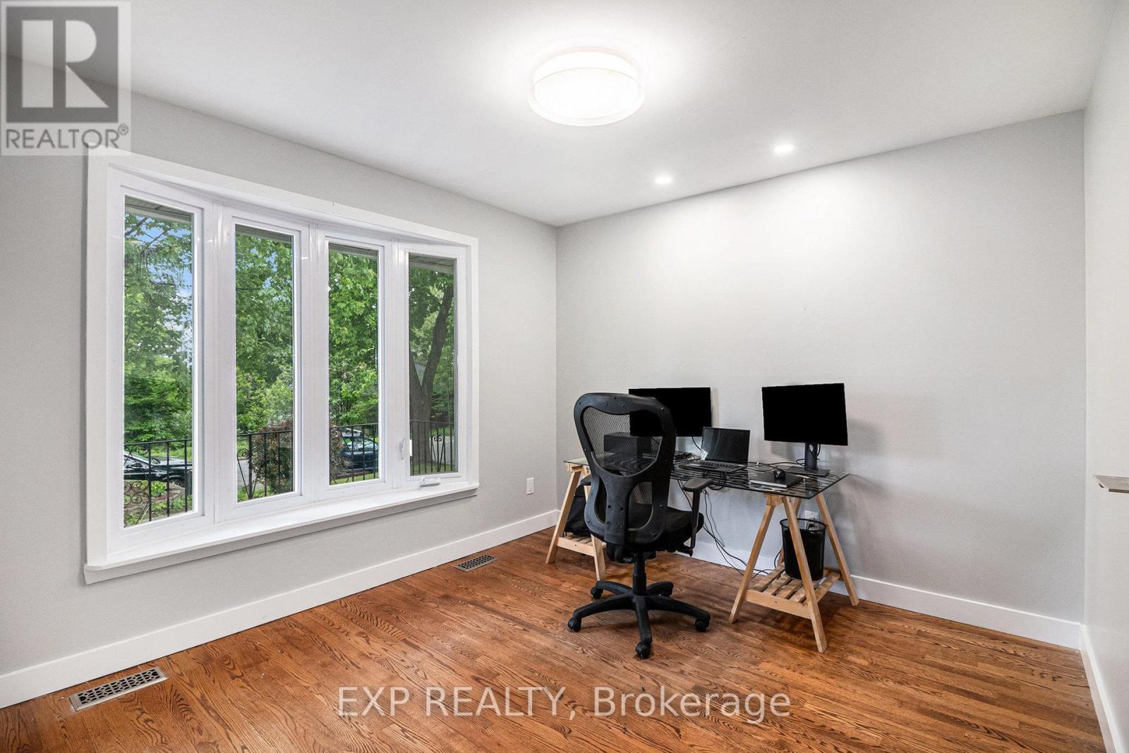 












2195 NIAGARA DRIVE

,
Ottawa,




Ontario
K1H6H5

