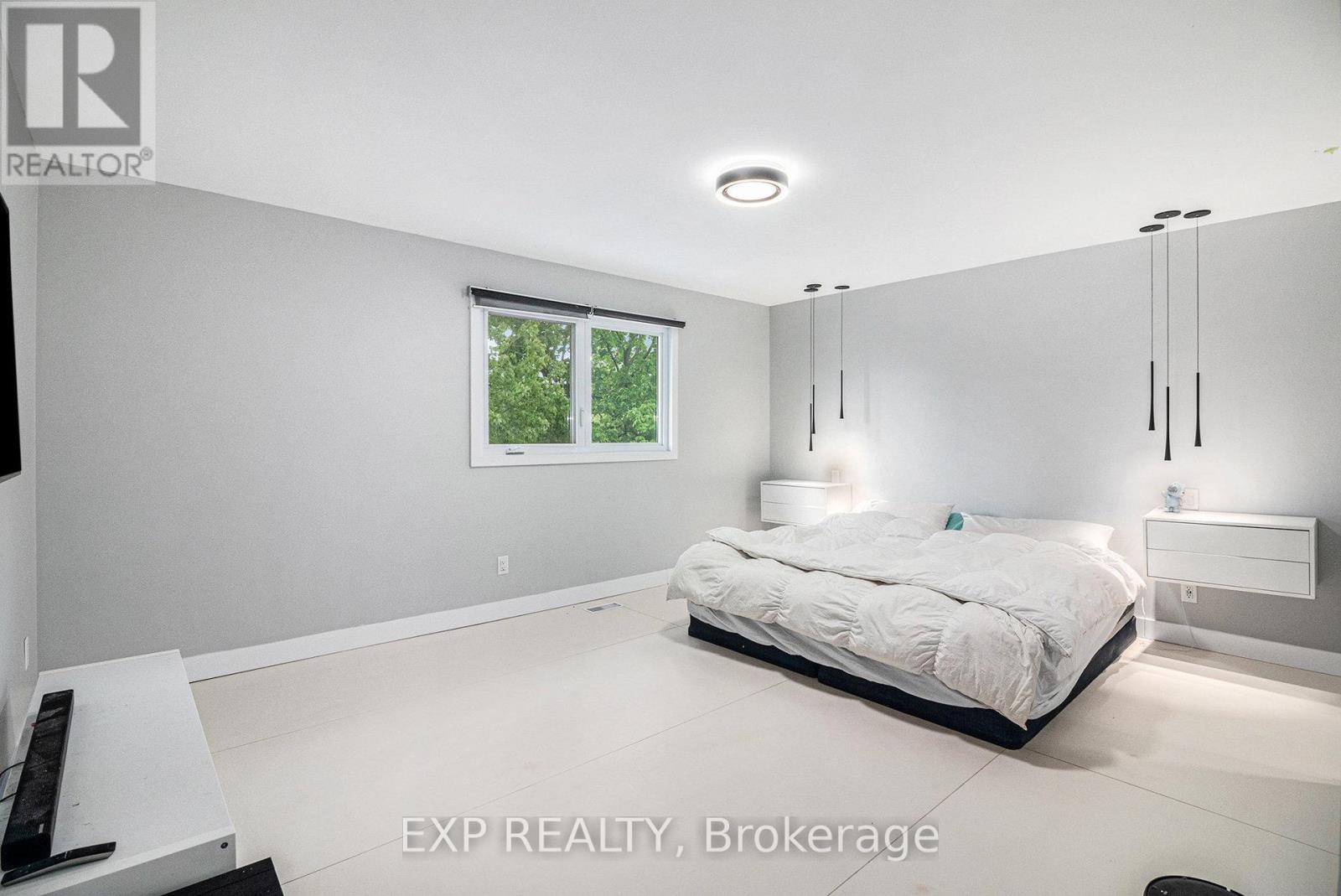 












2195 NIAGARA DRIVE

,
Ottawa,




Ontario
K1H6H5

