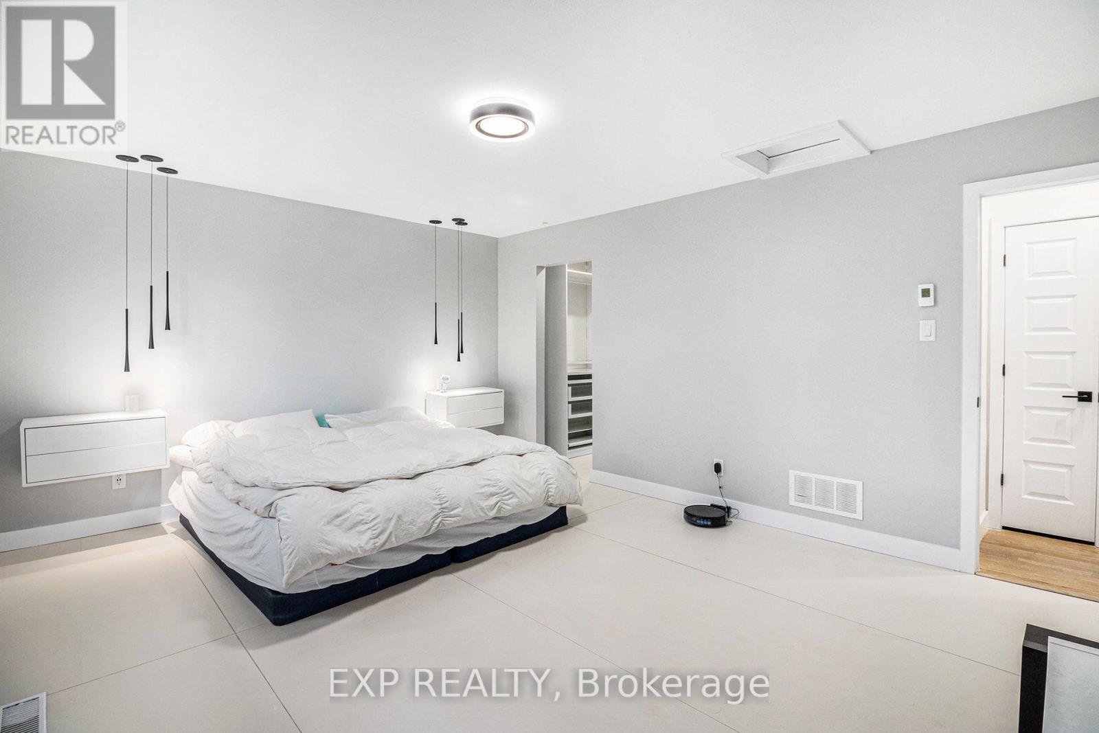 












2195 NIAGARA DRIVE

,
Ottawa,




Ontario
K1H6H5

