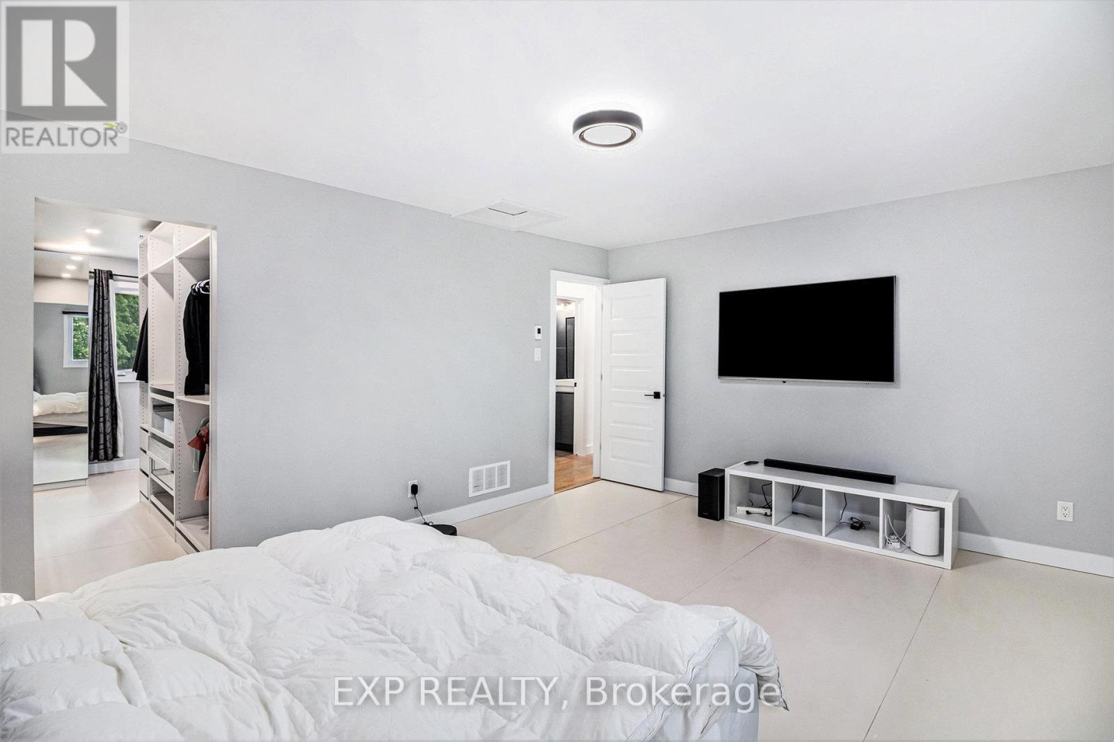 












2195 NIAGARA DRIVE

,
Ottawa,




Ontario
K1H6H5

