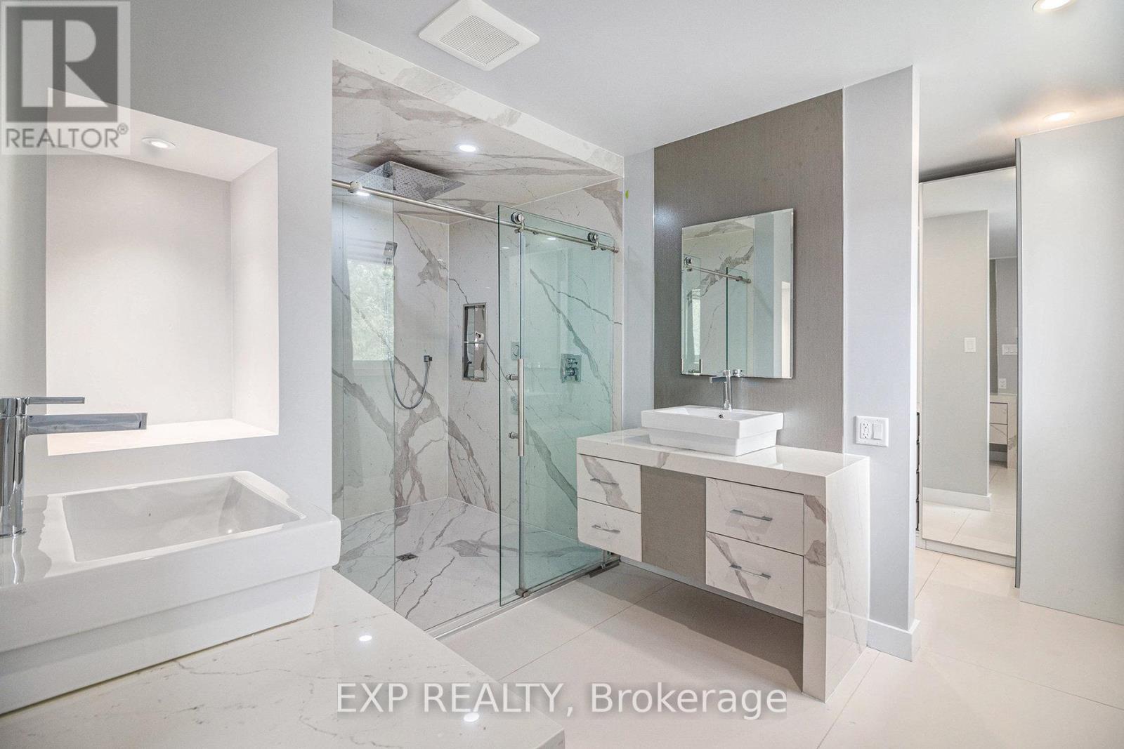 












2195 NIAGARA DRIVE

,
Ottawa,




Ontario
K1H6H5

