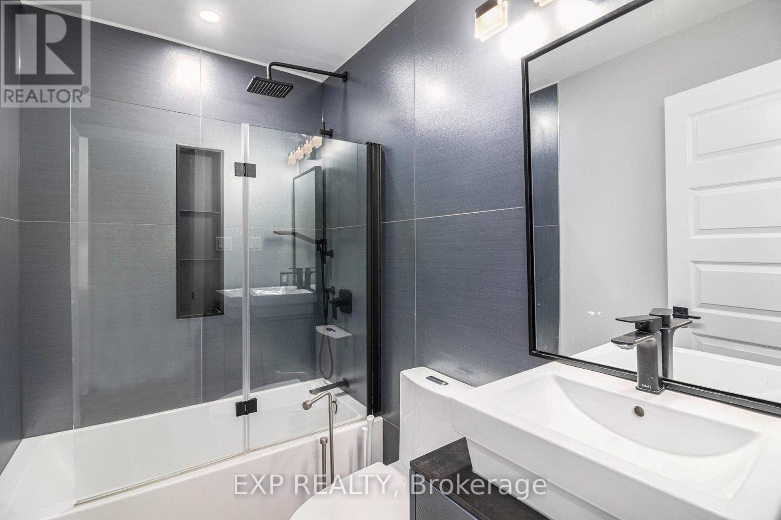












2195 NIAGARA DRIVE

,
Ottawa,




Ontario
K1H6H5

