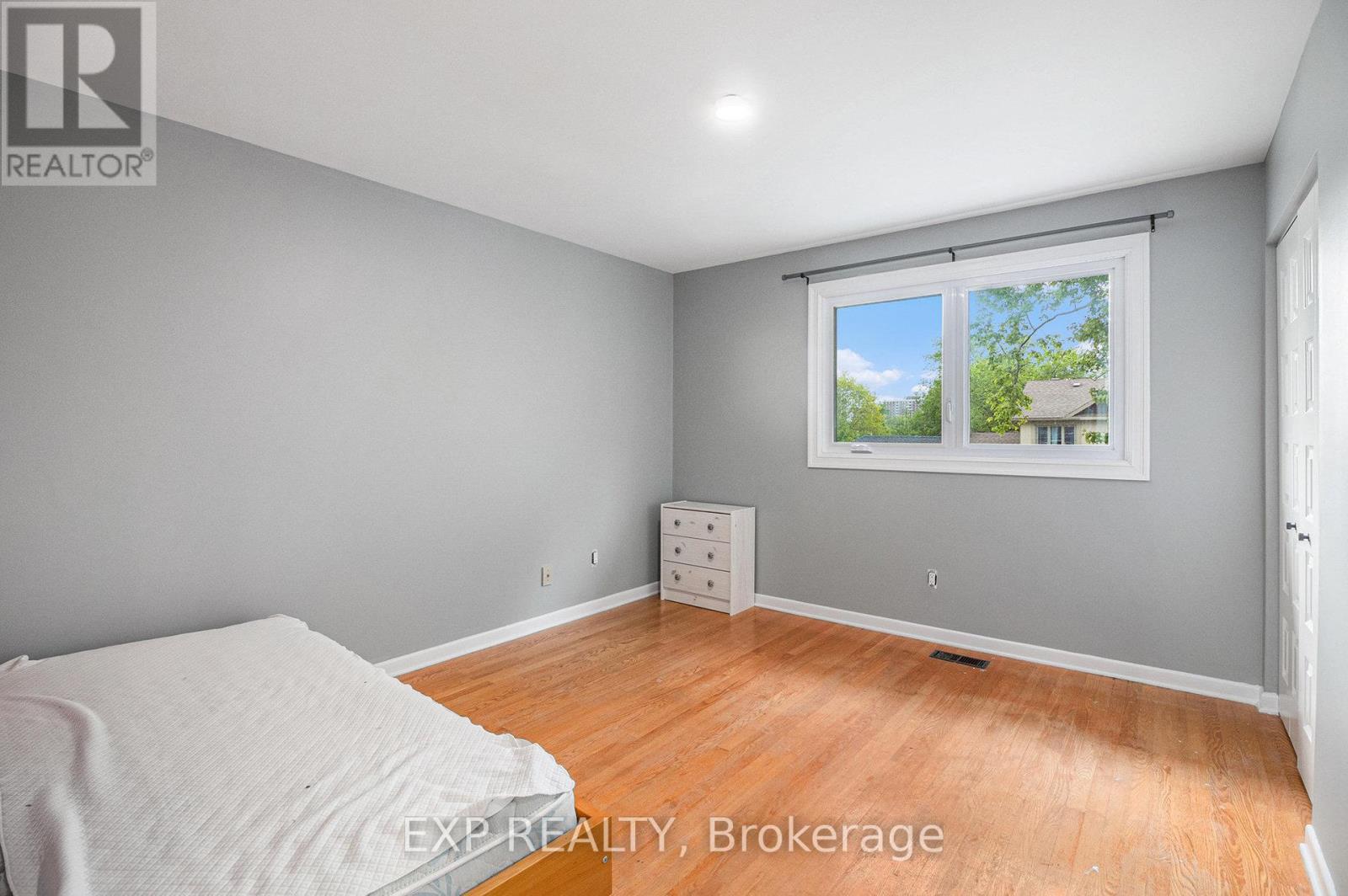 












2195 NIAGARA DRIVE

,
Ottawa,




Ontario
K1H6H5


