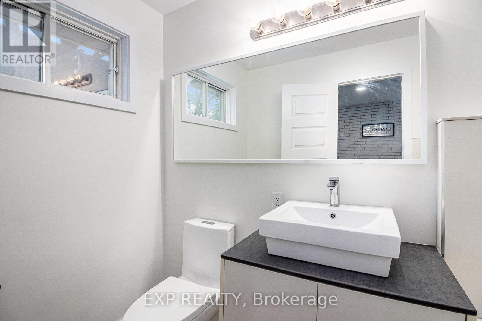 












2195 NIAGARA DRIVE

,
Ottawa,




Ontario
K1H6H5

