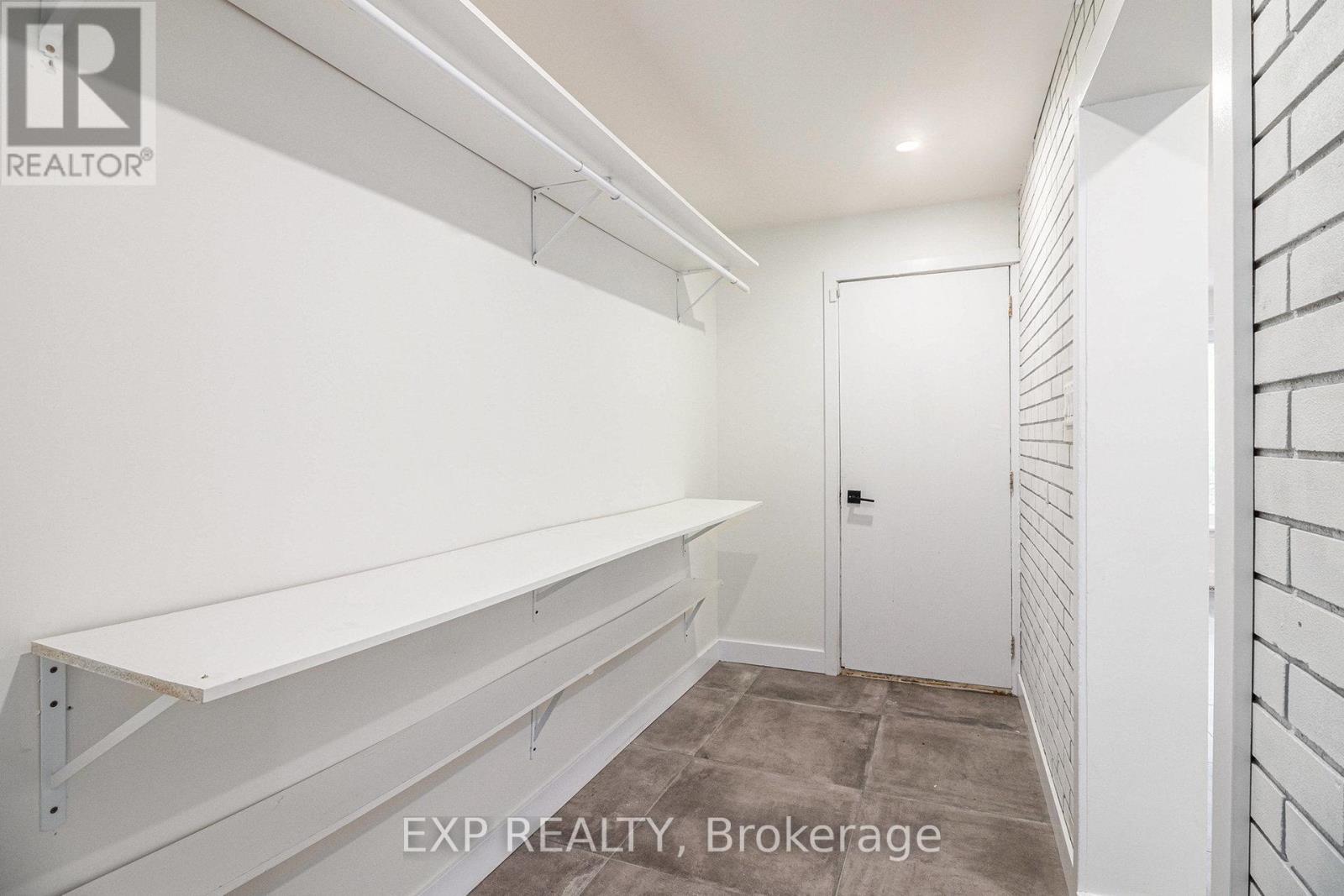 












2195 NIAGARA DRIVE

,
Ottawa,




Ontario
K1H6H5

