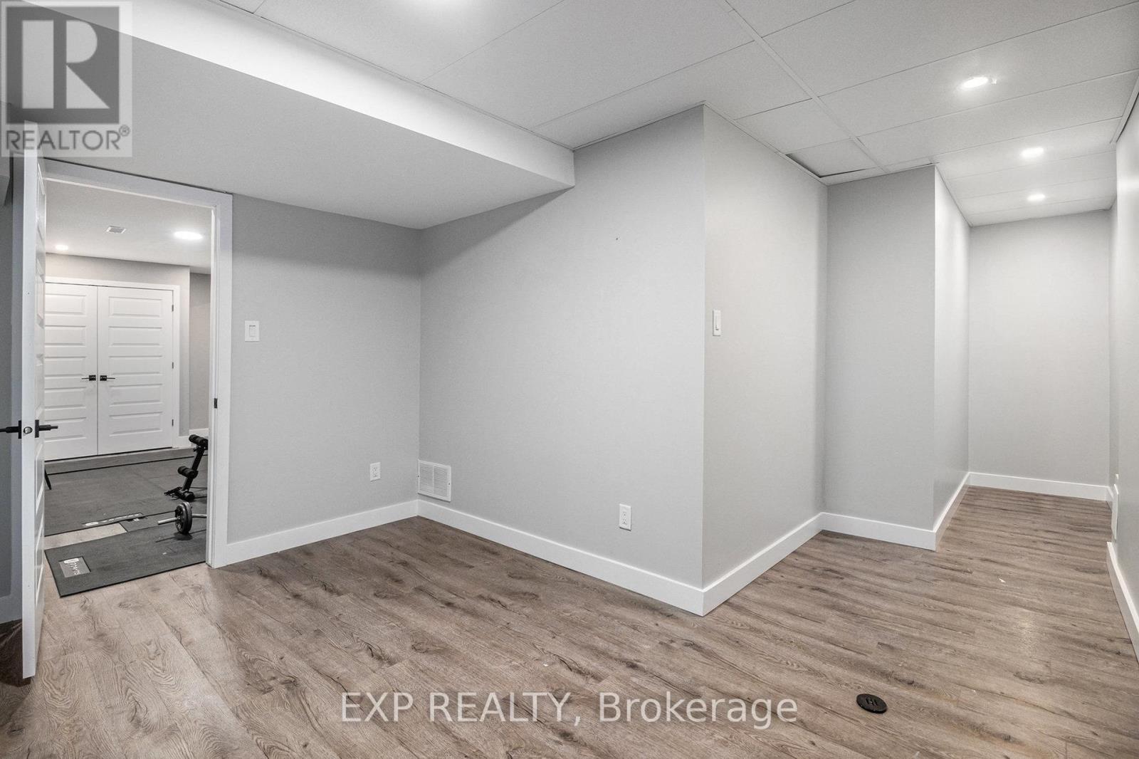 












2195 NIAGARA DRIVE

,
Ottawa,




Ontario
K1H6H5


