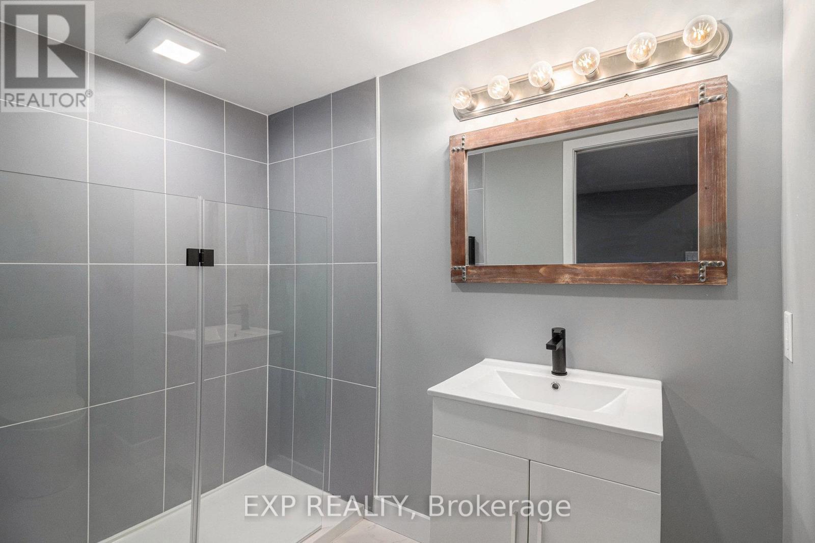 












2195 NIAGARA DRIVE

,
Ottawa,




Ontario
K1H6H5


