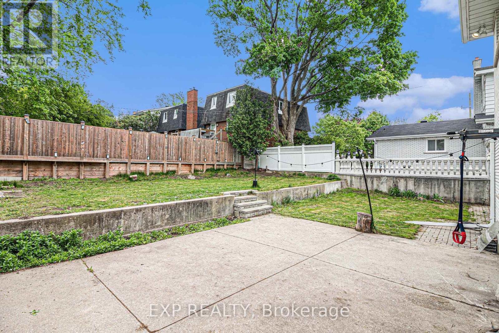 












2195 NIAGARA DRIVE

,
Ottawa,




Ontario
K1H6H5

