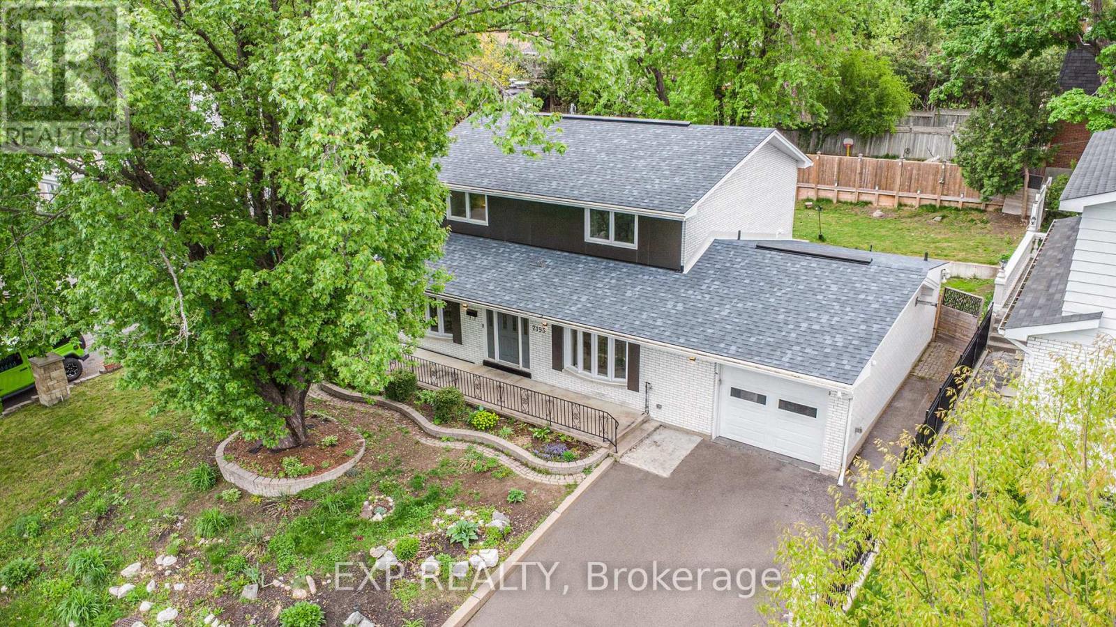 












2195 NIAGARA DRIVE

,
Ottawa,




Ontario
K1H6H5

