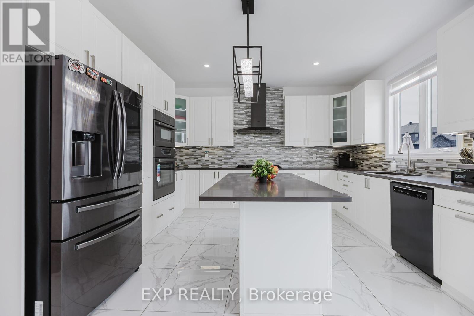 












504 ALBERT BOYD PRIVATE

,
Ottawa,




Ontario
K0A1L0

