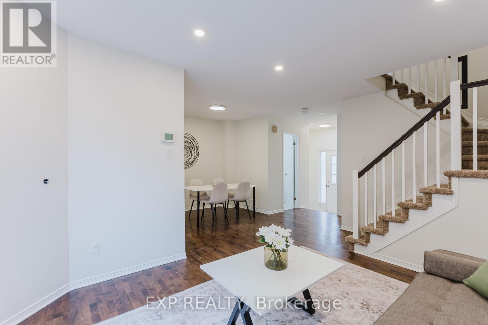 












242 STONEWAY DRIVE

,
Ottawa,




Ontario
K2G6A8

