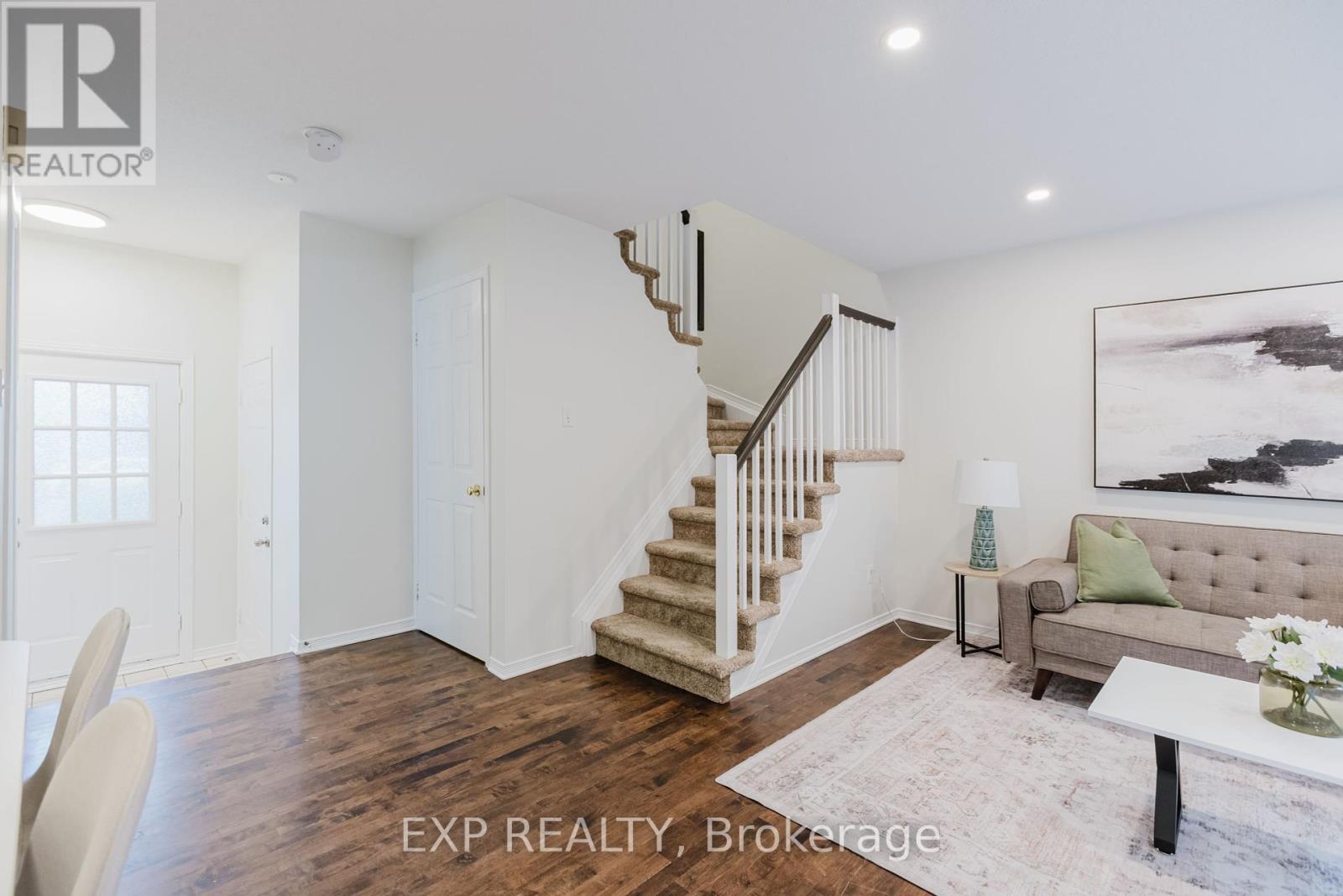 












242 STONEWAY DRIVE

,
Ottawa,




Ontario
K2G6A8

