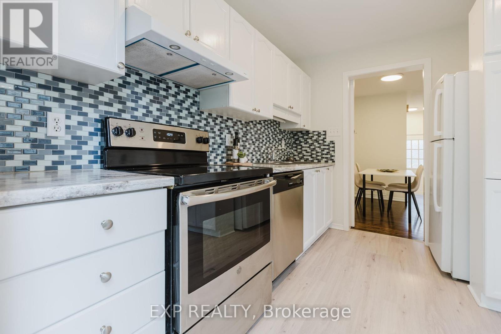 












242 STONEWAY DRIVE

,
Ottawa,




Ontario
K2G6A8

