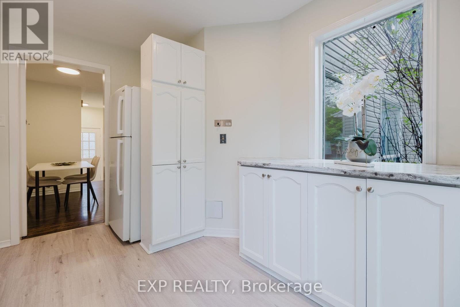 












242 STONEWAY DRIVE

,
Ottawa,




Ontario
K2G6A8

