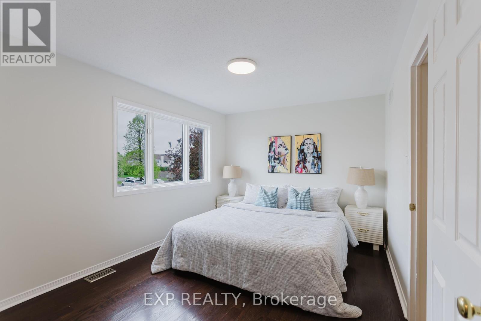 












242 STONEWAY DRIVE

,
Ottawa,




Ontario
K2G6A8

