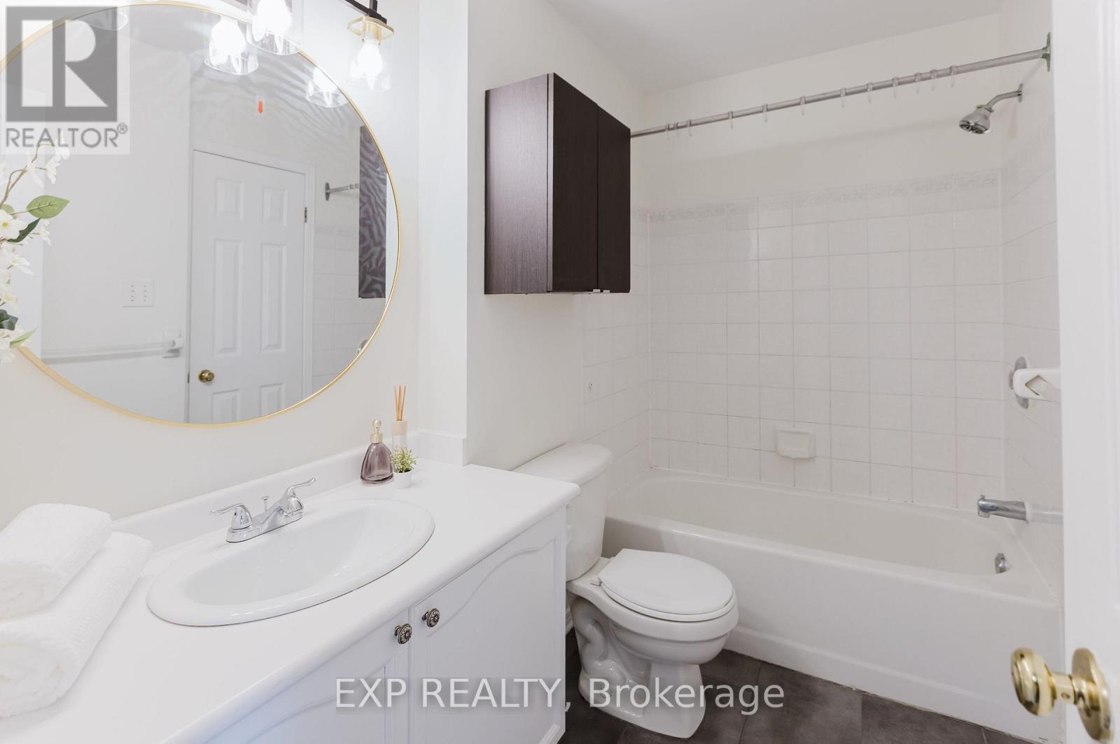 












242 STONEWAY DRIVE

,
Ottawa,




Ontario
K2G6A8

