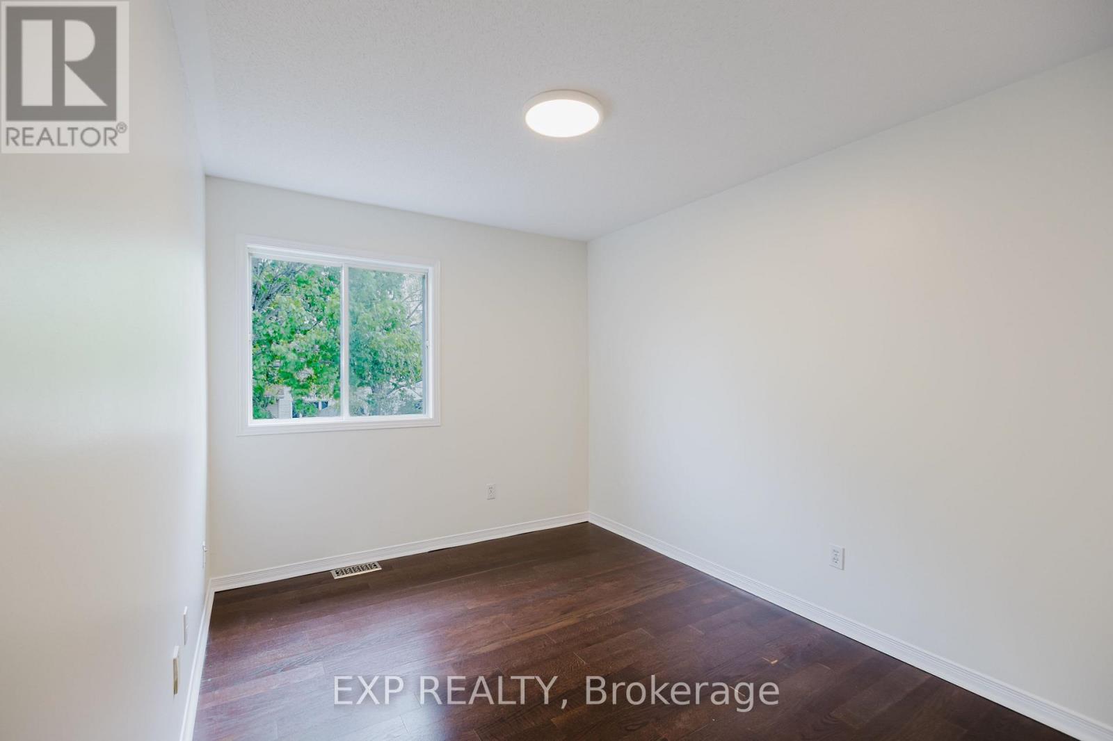 












242 STONEWAY DRIVE

,
Ottawa,




Ontario
K2G6A8

