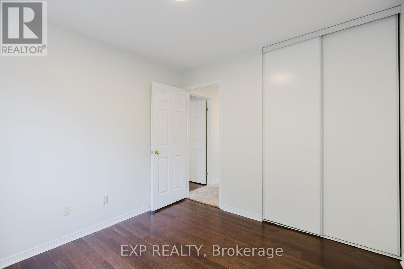 












242 STONEWAY DRIVE

,
Ottawa,




Ontario
K2G6A8

