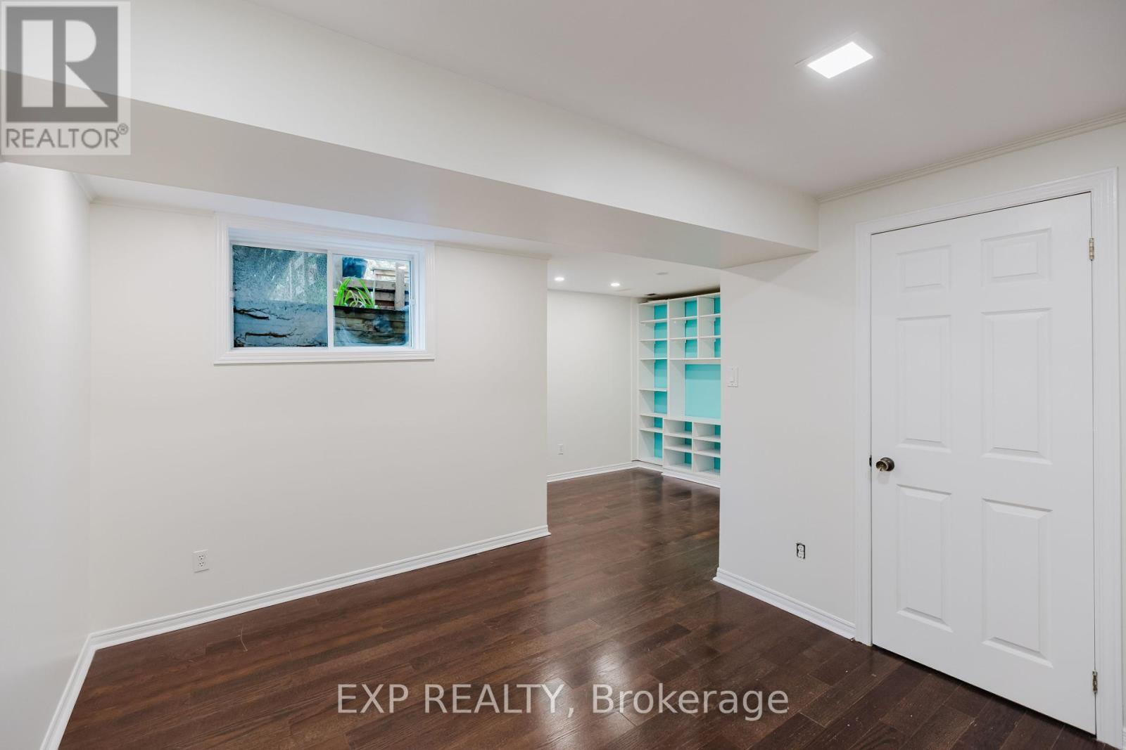 












242 STONEWAY DRIVE

,
Ottawa,




Ontario
K2G6A8

