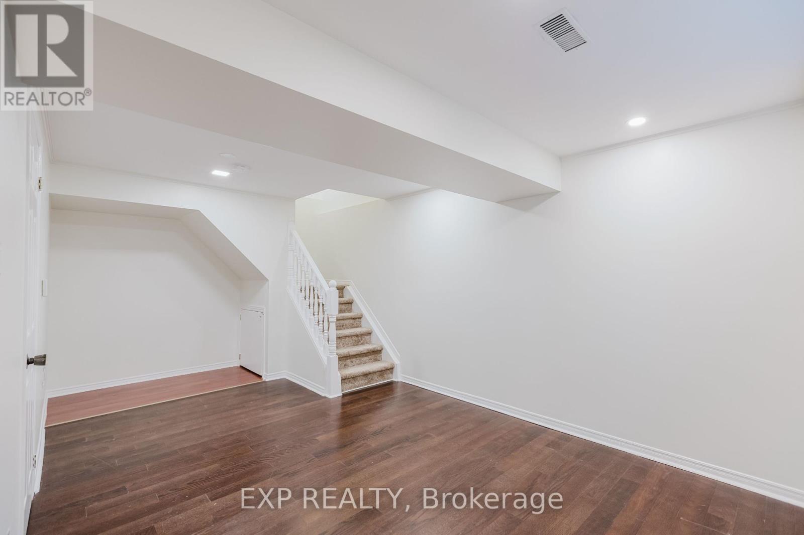 












242 STONEWAY DRIVE

,
Ottawa,




Ontario
K2G6A8


