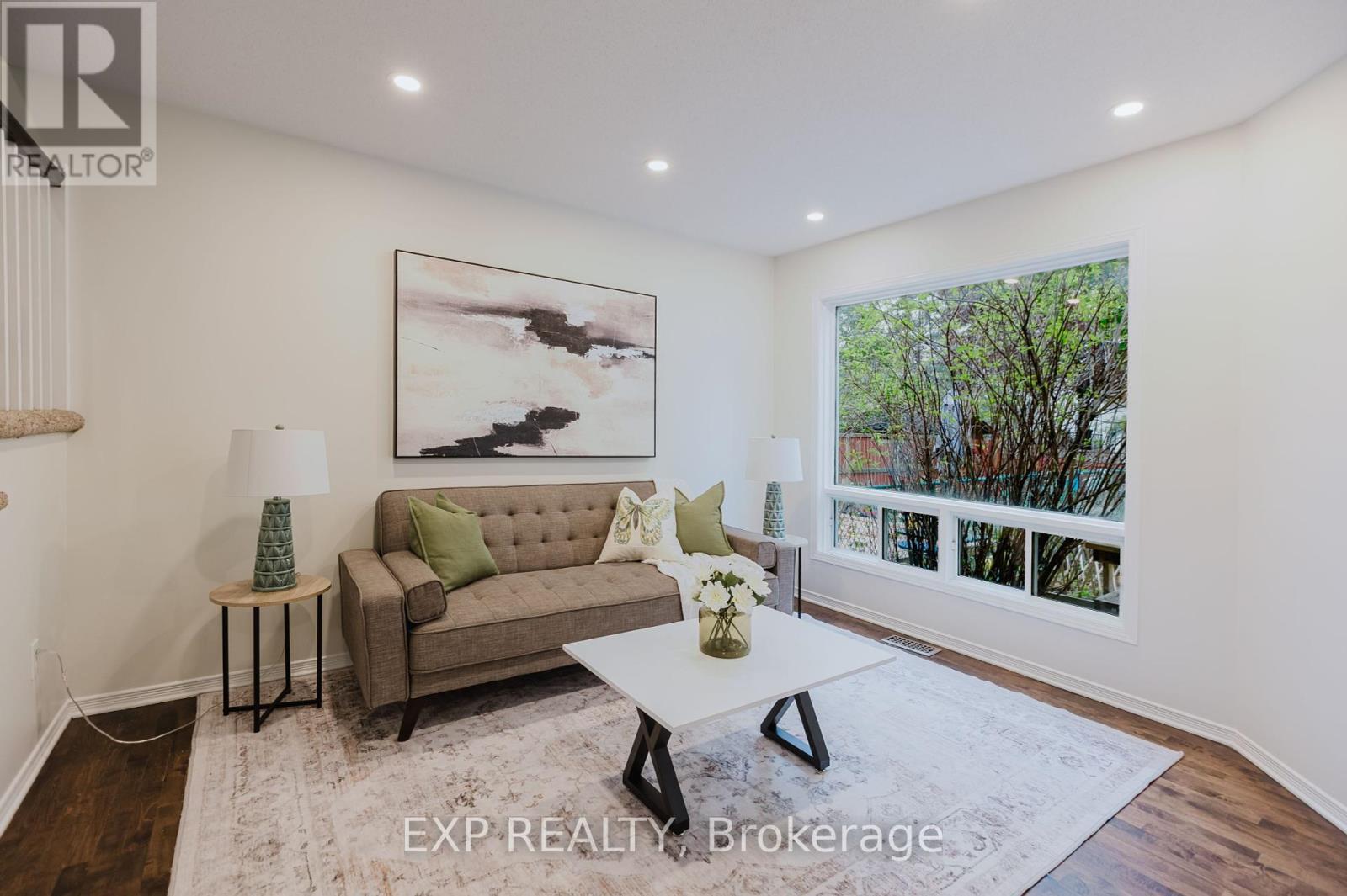 












242 STONEWAY DRIVE

,
Ottawa,




Ontario
K2G6A8

