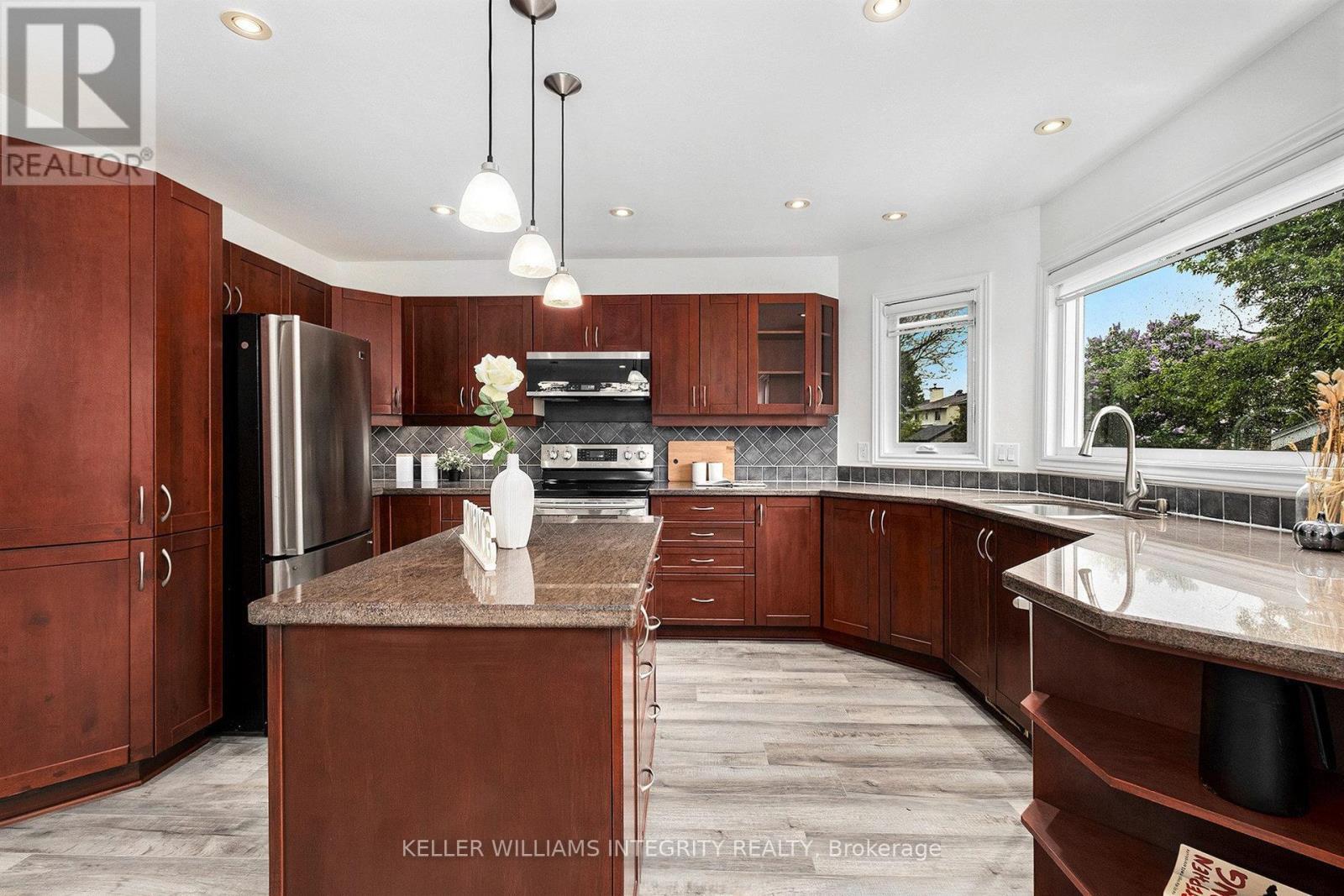 












15 SADDLEHORN CRESCENT

,
Ottawa,




Ontario
K2M1W9

