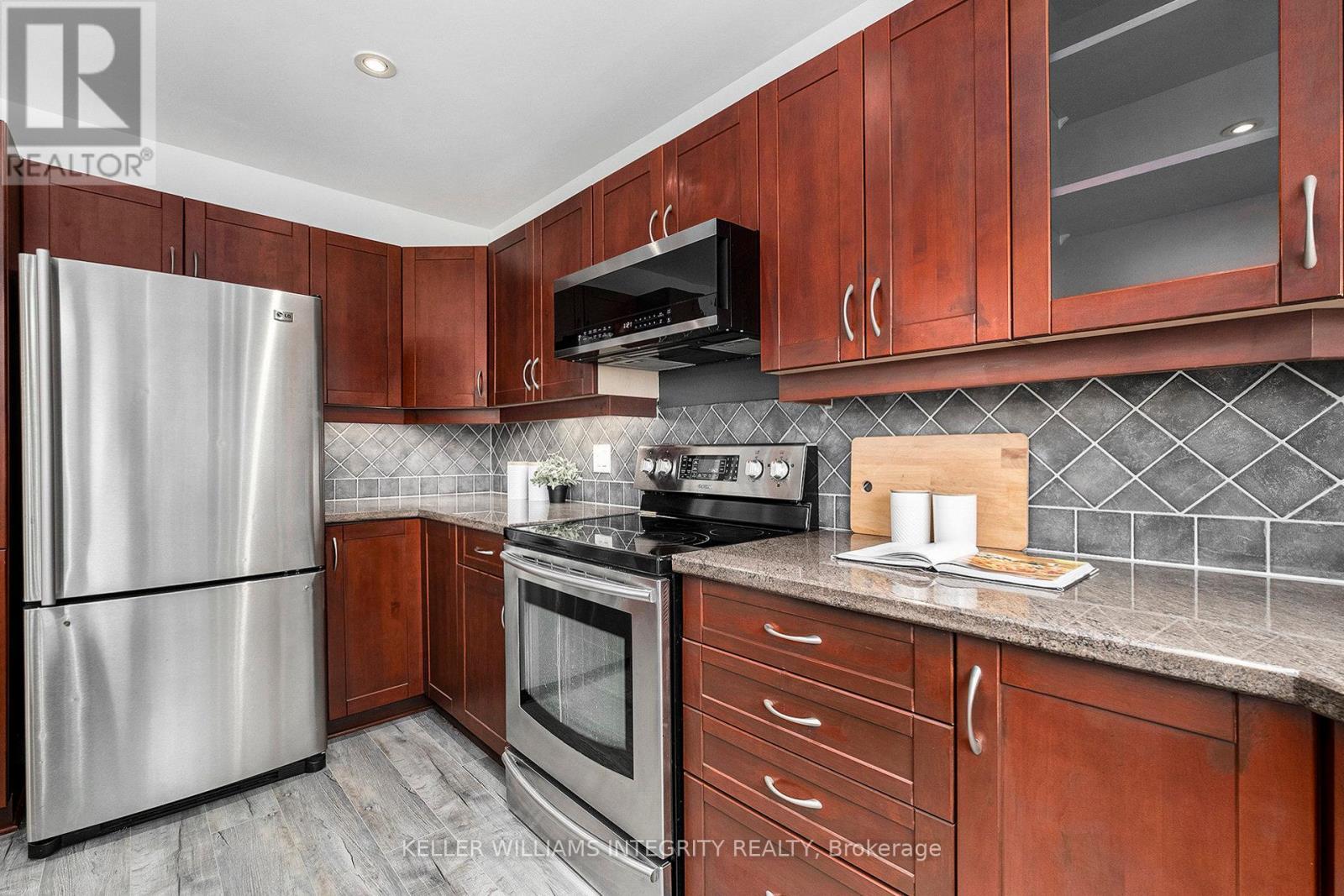 












15 SADDLEHORN CRESCENT

,
Ottawa,




Ontario
K2M1W9

