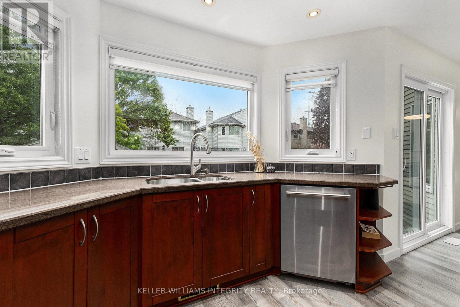 












15 SADDLEHORN CRESCENT

,
Ottawa,




Ontario
K2M1W9

