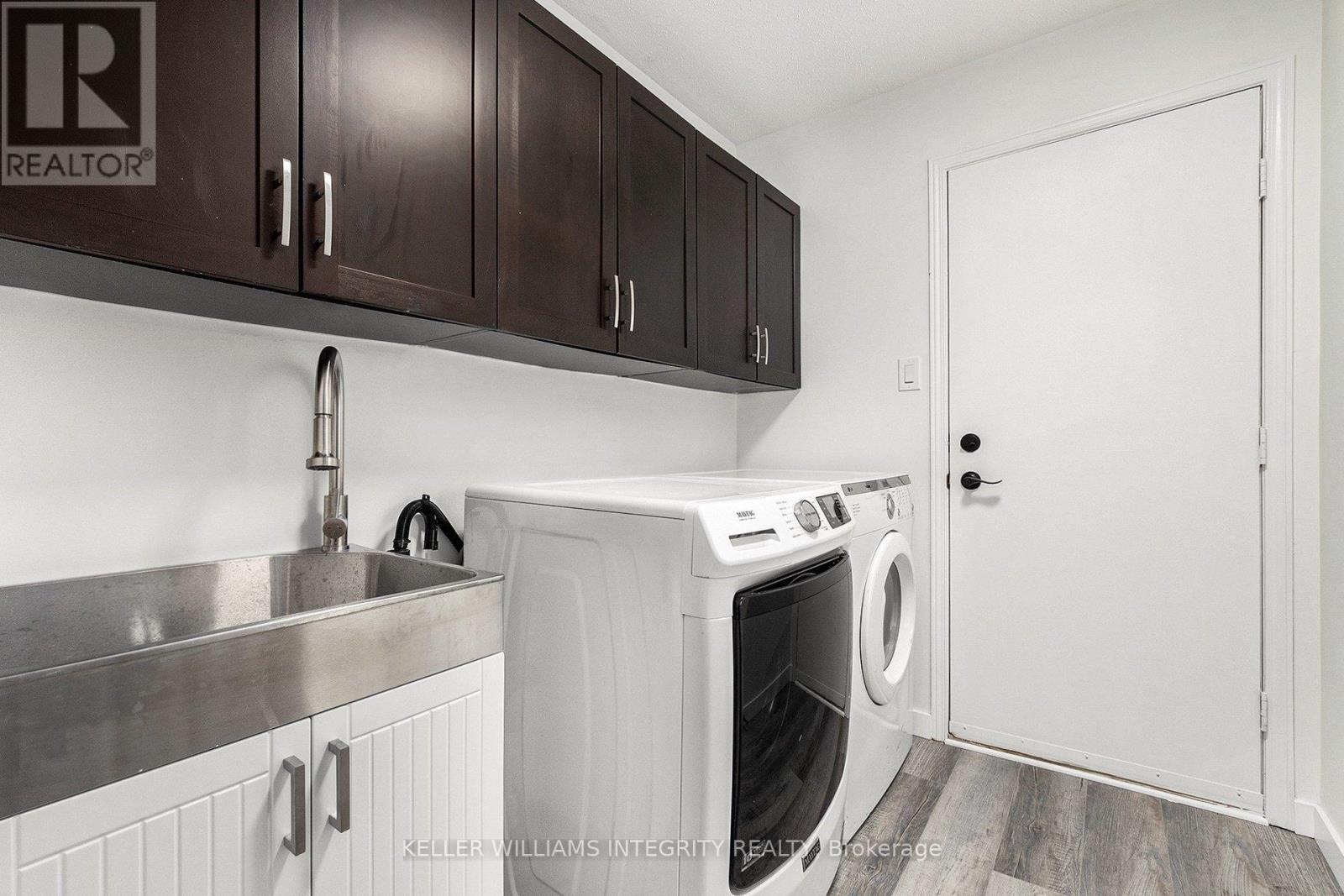 












15 SADDLEHORN CRESCENT

,
Ottawa,




Ontario
K2M1W9

