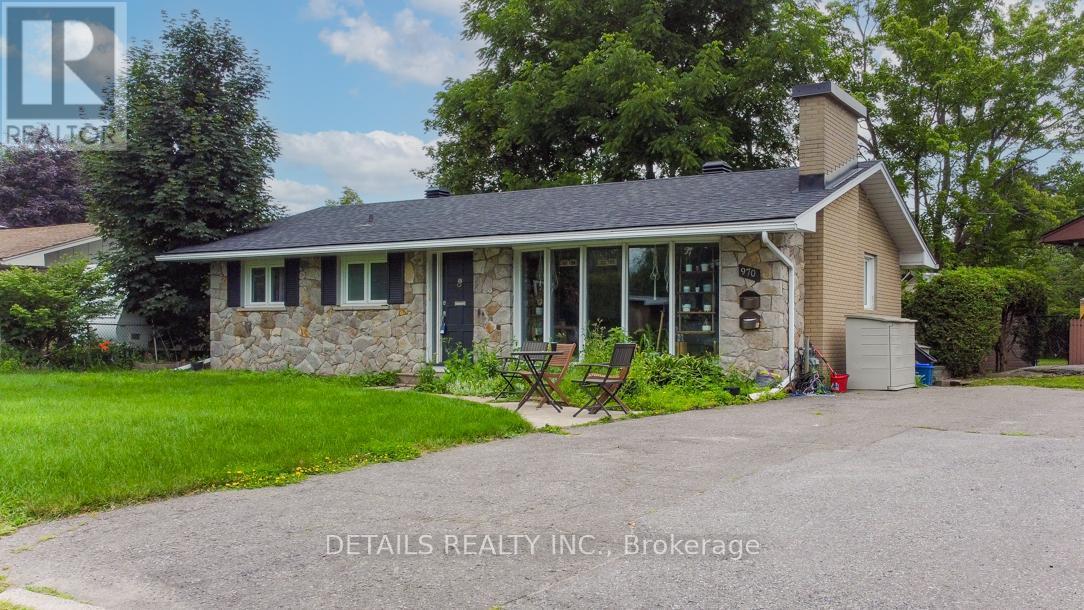 












970 SHAMIR AVENUE

,
Ottawa,




Ontario
K1G2T2

