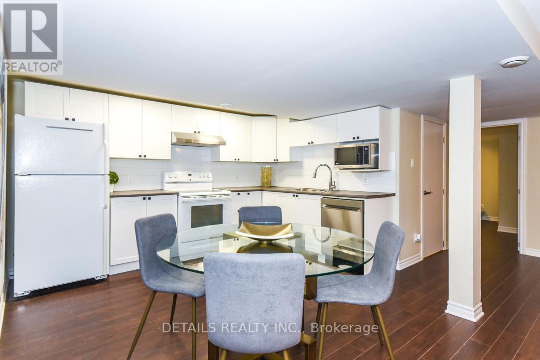 












970 SHAMIR AVENUE

,
Ottawa,




Ontario
K1G2T2

