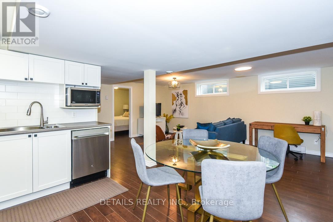 












970 SHAMIR AVENUE

,
Ottawa,




Ontario
K1G2T2


