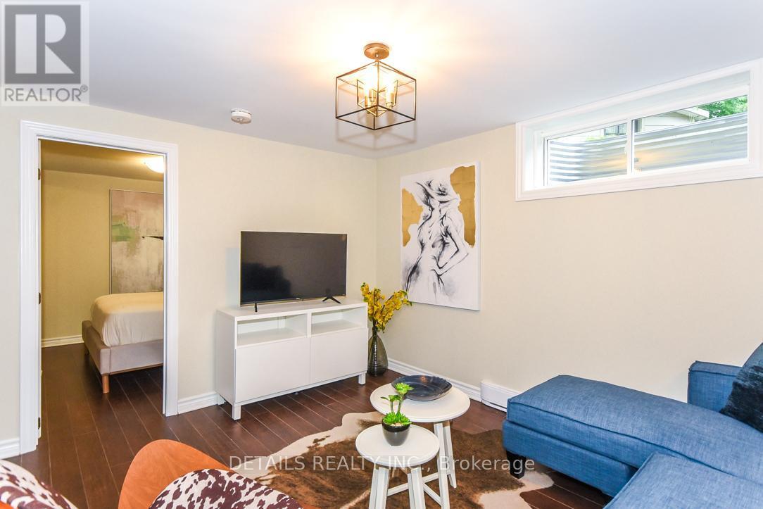 












970 SHAMIR AVENUE

,
Ottawa,




Ontario
K1G2T2

